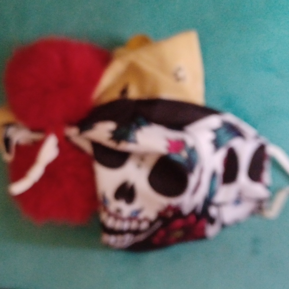 Set of 3 accessories high-end Boutique two-tone bandana sugar skull mask & poms